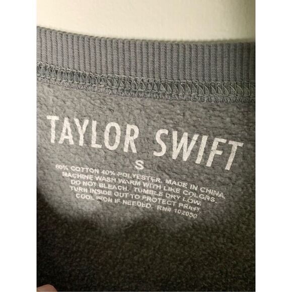 Taylor Swift Taylor's Version Red Album crew neck sweatshirt women's size small - Picture 4 of 5